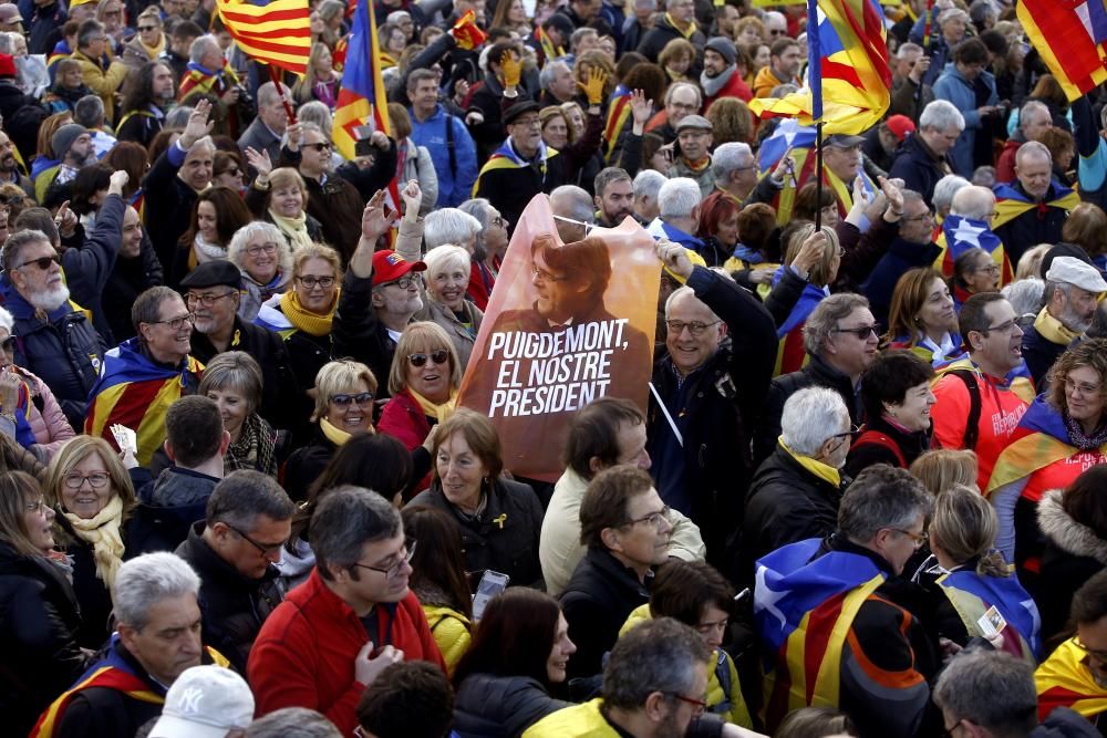 Torra y Puigdemont participan en un acto independentista en Perpiñán.