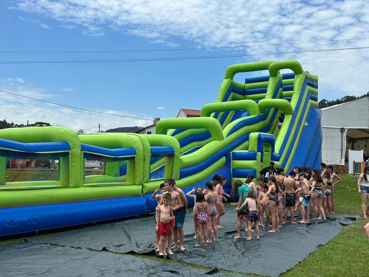 EN IMÁGENES: Parrilladas multitudinarias y chapuzones refrescantes en las fiestas de Pillarno