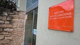 Primera actuació de l'Oficina Antiocupacions de la Bisbal a un pis a la zona de la Pau