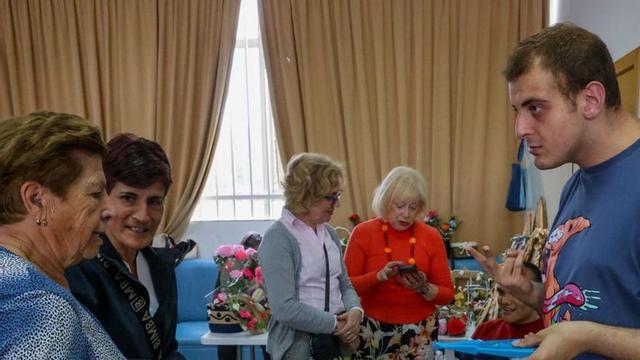 Uno de los artesanos que acudió al mercado.