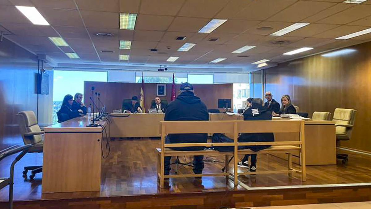 Juicio al hombre que abusó de las nietas de su pareja en Madrid.