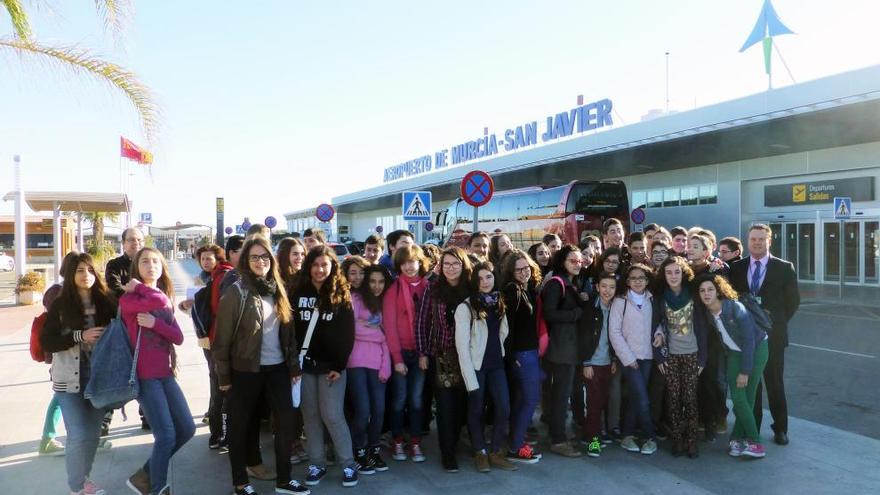 500 alumnos de ESO conocen el Aeropuerto mediante visitas guiadas en inglés y francés