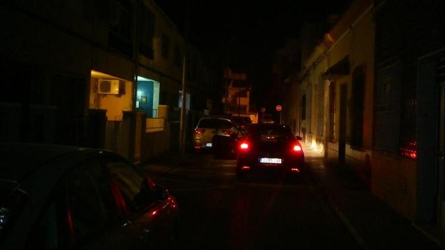 Los residentes de Barrio Peral afirman que hay zonas que llevan más de un mes sin luz.