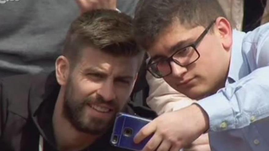 Piqué Matí a la Davis i a la tarda entrenant-se