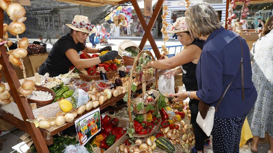 La sardiñada del Día del Turista inicia las fiestas de San Ginés y Santa Rosalía