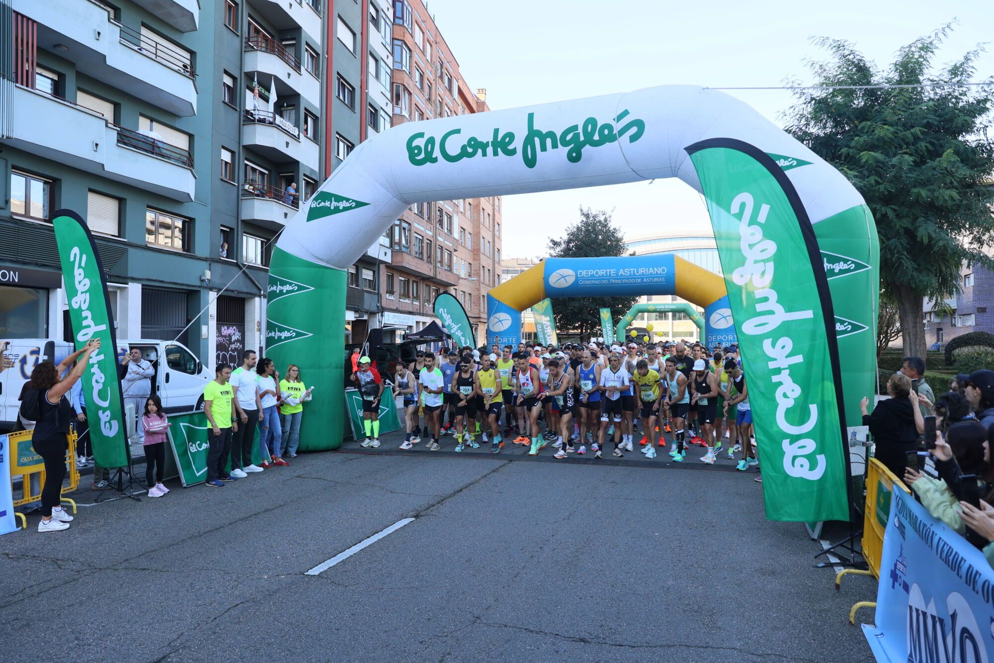 Marco García y Lola Pérez reinan en una media maratón “de récord” en Oviedo