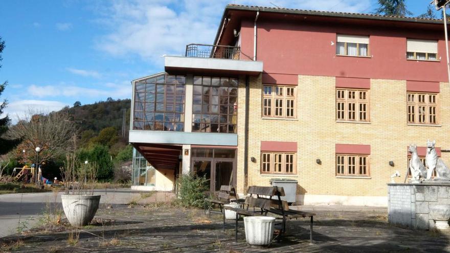 Un emblema de la hostelería asturiana que no despega: el restaurante El Urogallo busca nuevo dueño y rebaja su precio de más de un millón a 500.000 euros