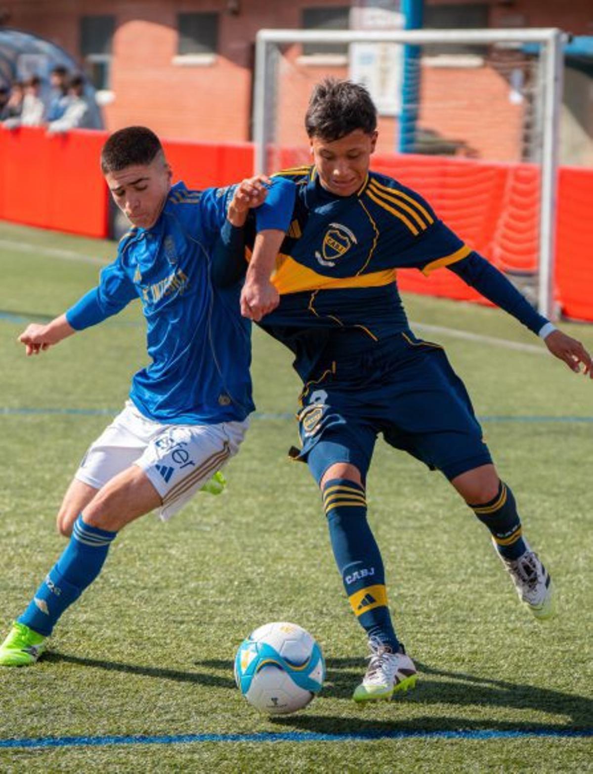 Una acción del partido entre el Oviedo y Boca Juniors. | MATÍAS SUÁREZ