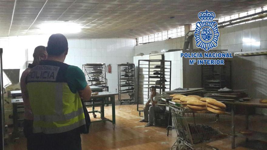 La Policía, en el registro de uno de los locales que estaban bajo sospecha