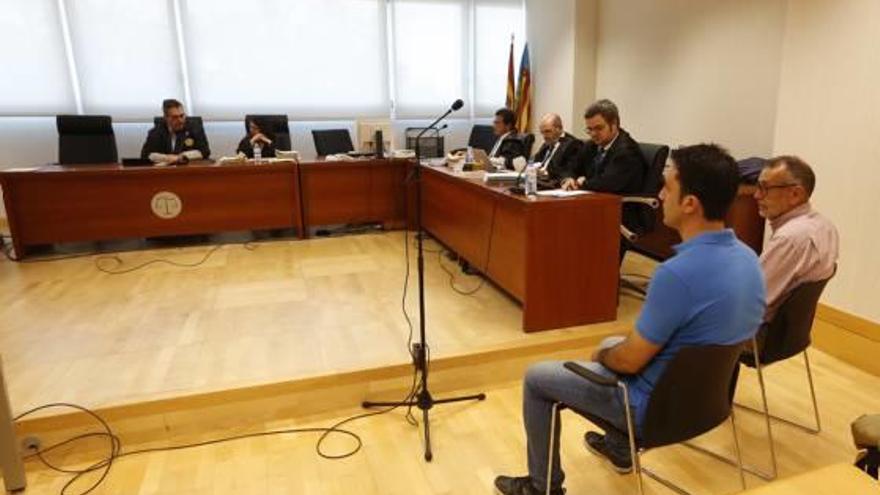 Raúl Valerio Medina y Antonio Saseta, durante la primera sesión del juicio.