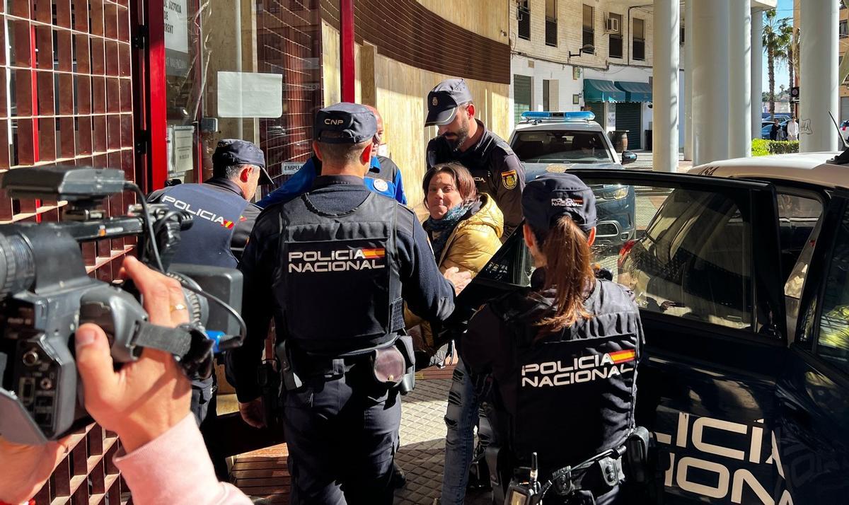 La mujer detenida por intentar matar a su hermana con unas tijeras en Torrent.