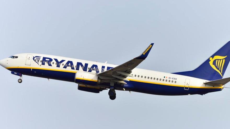 Ryanair busca azafat@s en Galicia