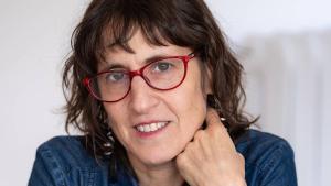 Retrato de la escritora chilena Alejandra Costamagna, en las oficinas de la Editorial Anagrama.