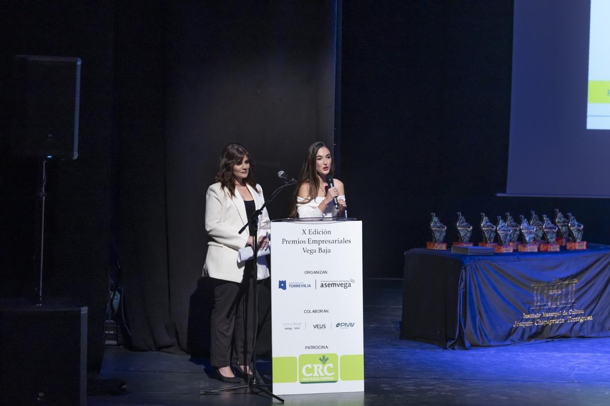 Así fue la entrega de premios empresariales de la Vega Baja Asemvega en Torrevieja, en imágenes