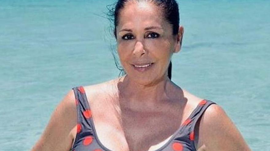 Isabel Pantoja y su bañador &#039;modelo Canarias&#039;