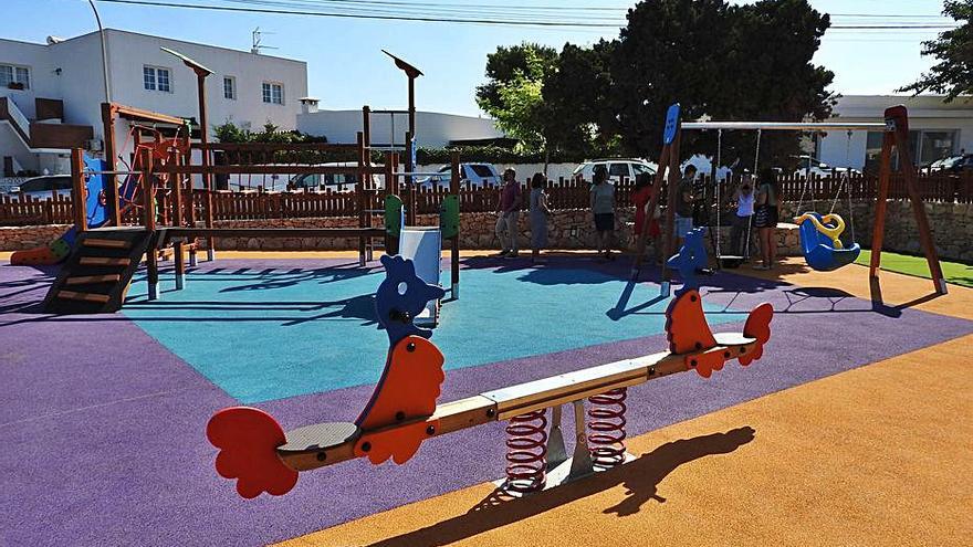 La localidad de Sant Ferran recupera su parque infantil