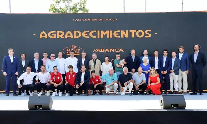 El Celta se rodea de su gran familia y de representantes institucionales por su centenario