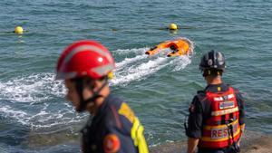 Los Bombers de Barcelona presentan sus nuevos salvavidas teledirigidos para rescate marítimo