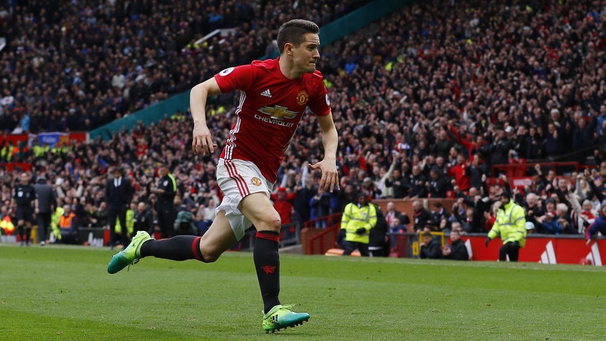 Ander Herrera marcó los dos goles del Manchester United