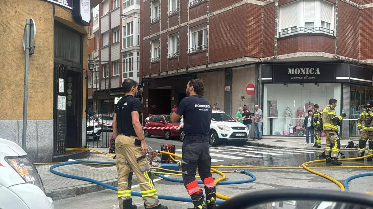 Dos incendios el mismo día en un bar de la avenida Manuel Llaneza en Gijón