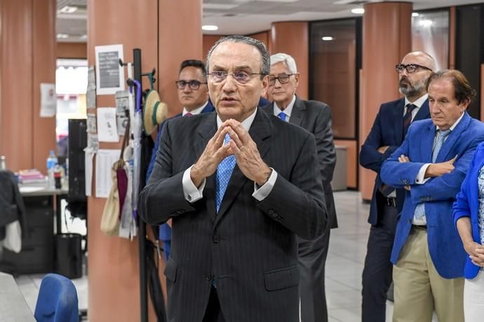 03-10-19 LAS PALMAS DE GRAN CANARIA. REDACCION. LAS PALMAS DE GRAN CANARIA. Visita de Javier Moll a la Redacción del periódico. Fotos: Juan Castro.  | 03/10/2019 | Fotógrafo: Juan Carlos Castro