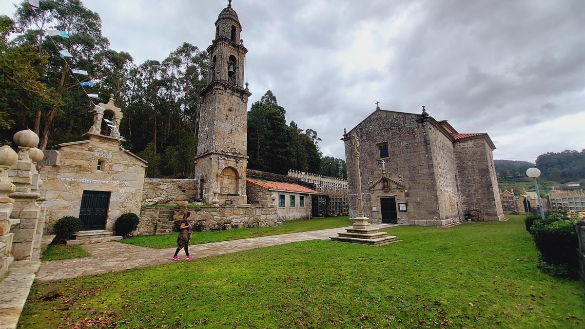 Vista de la iglesia de San Tirso de Cando.