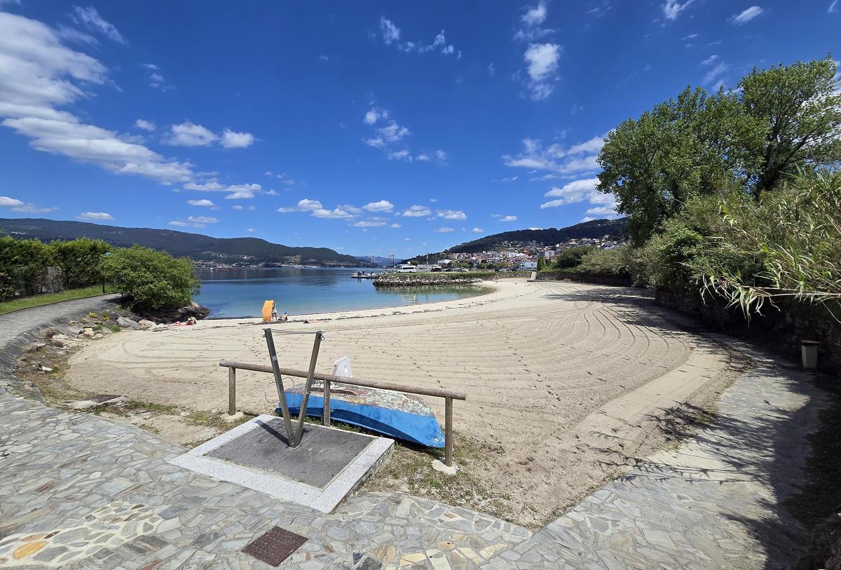 Playa de O Mende en Teis, donde este verano habrá socorristas por primera vez