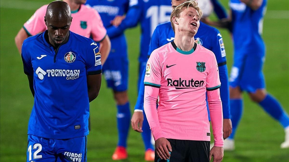 marcosl55466598 getafe  spain   october 17  frenkie de jong of fc barcelona 201018123013