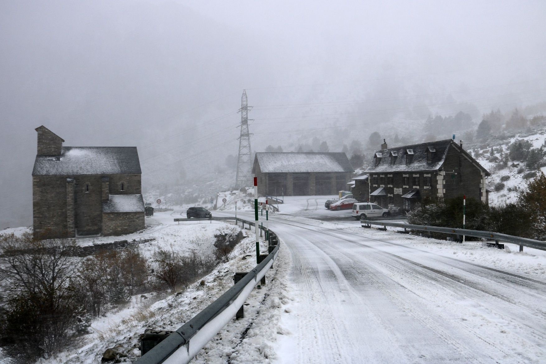 La neu obliga a circular amb cadenes pel port de la Bonaigua i el pla de Beret