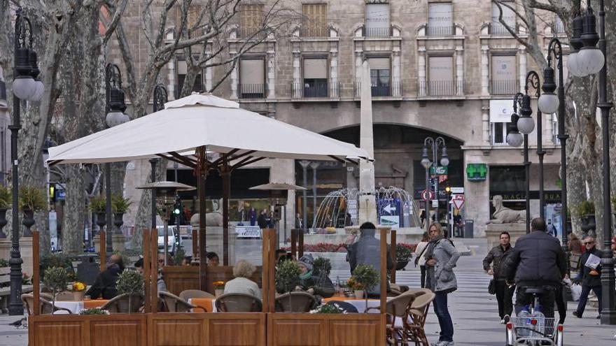 Una terraza de bar en el paseo del Born de Palma.