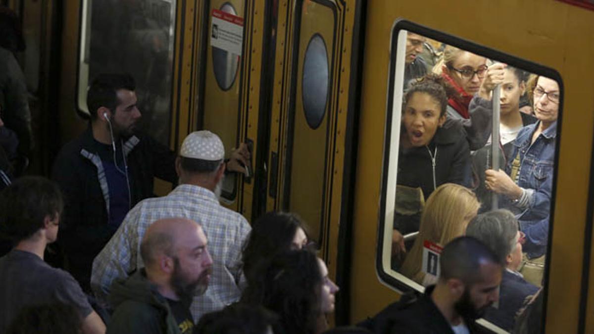 El servicio del metro de Barcelona se ve alterado por una huelga parcial