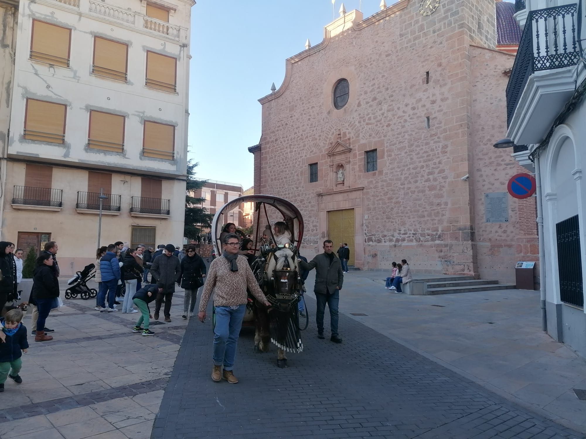 La Vall recupera su multitudinario pasacalle de Sant Antoni