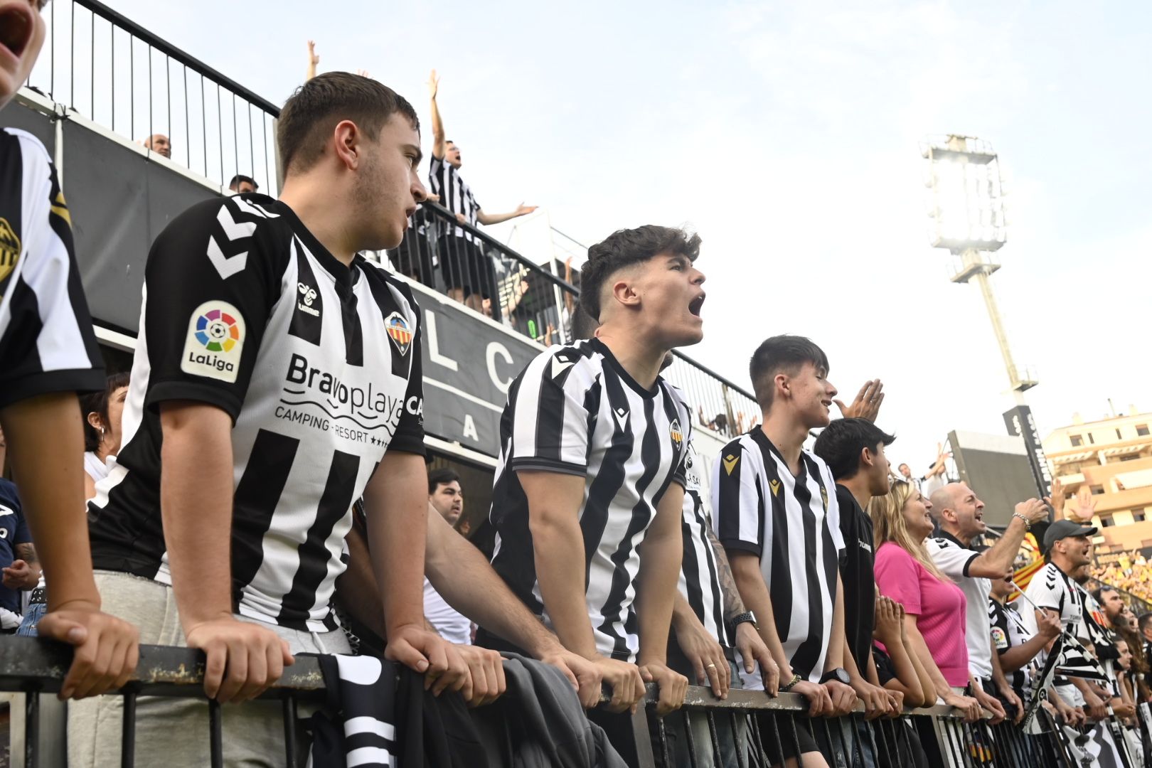 El empate en el Castellón-Alcorcón en un Castalia a reventar, en imágenes