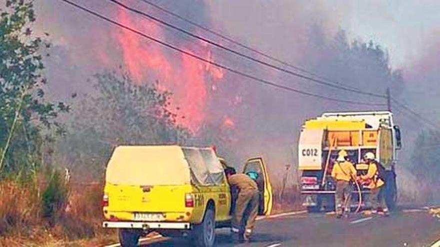 Desalojadas varias viviendas por un incendio en Eivissa