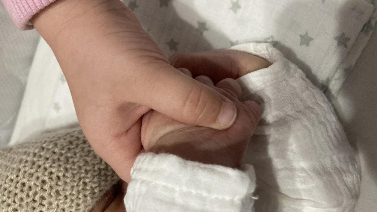 Imagen de una niña recién nacida.