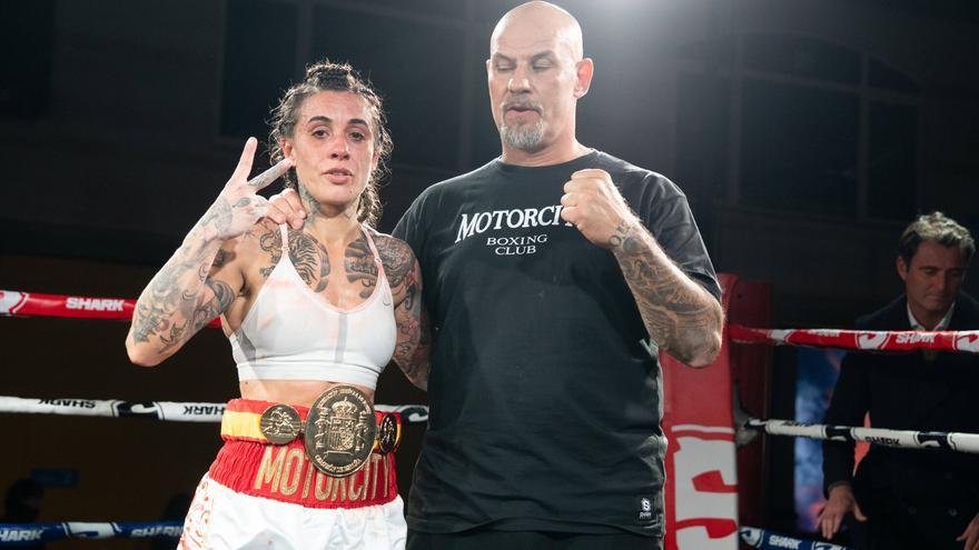 Farah El Bousairi retiene el cinturón de campeona de España