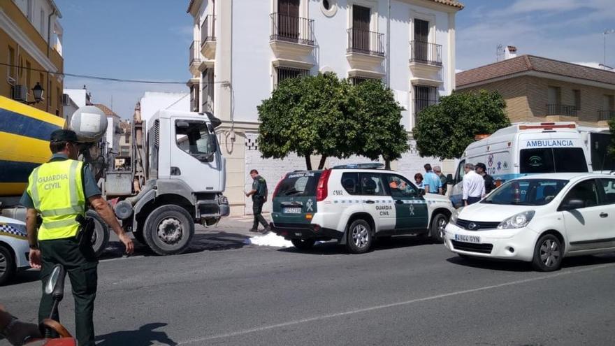 Un hombre muere atropellado por una hormigonera en Palma del Río