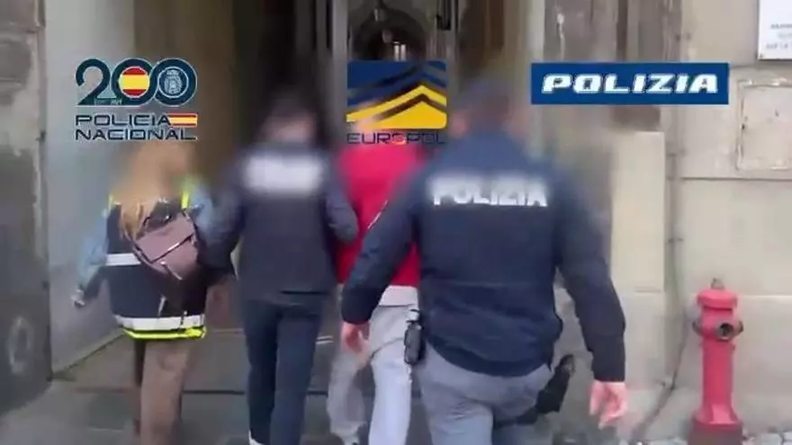 Schlag gegen Rolexdiebe: Hier nimmt die Polizei in Neapel Bandenmitglieder fest