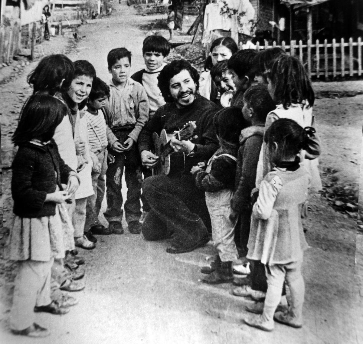 Victor Jara, cantautor asesinado por la dictadura de Augusto Pinochet.