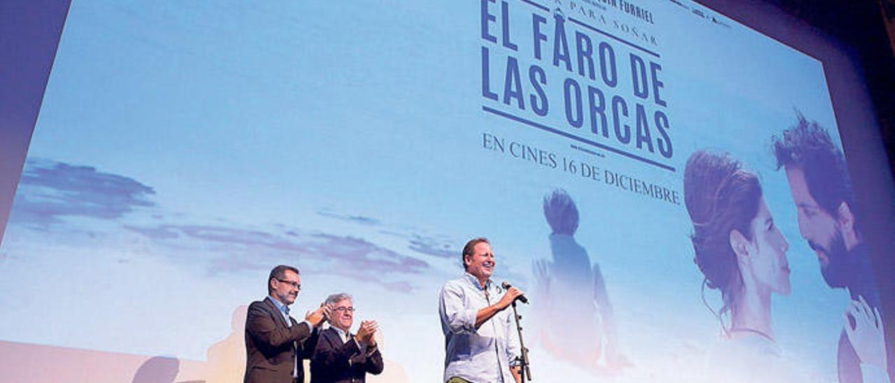El director Gerardo Olivares, el productor José María Morales y Marcial Morales.