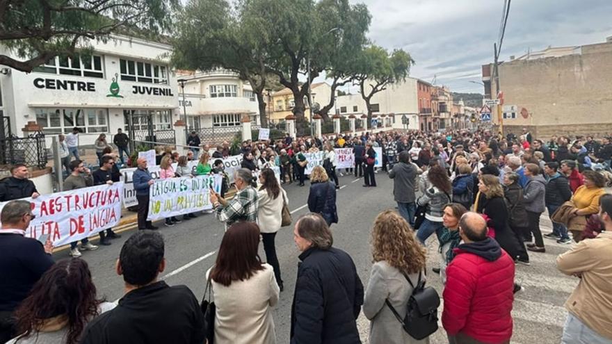 Manifestación en favor del agua potable en Palma de Gandia. | LEVANTE-EMV