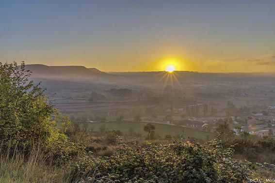 El Moianès. Així de lluent s’alçava el dia, amb algunes petites boirines que desapareixien.