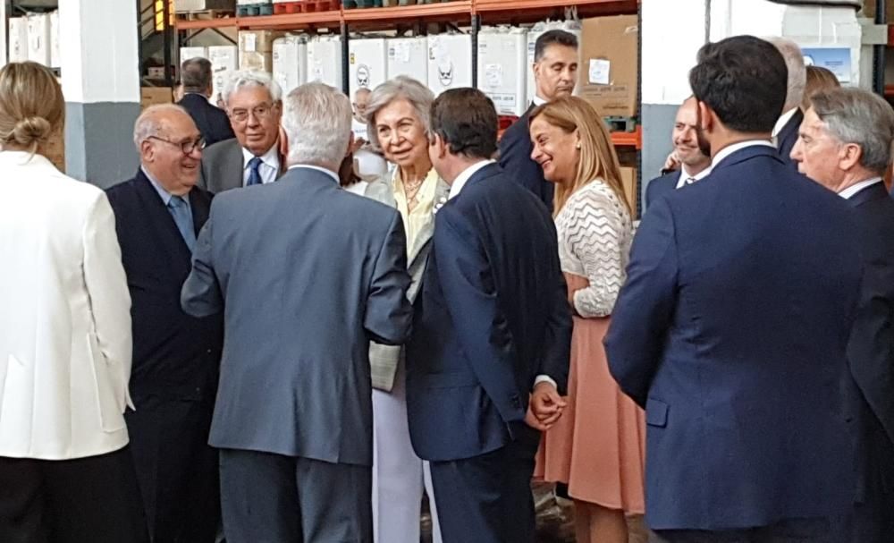 Doña Sofía visita el Banco de Alimentos de Vigo