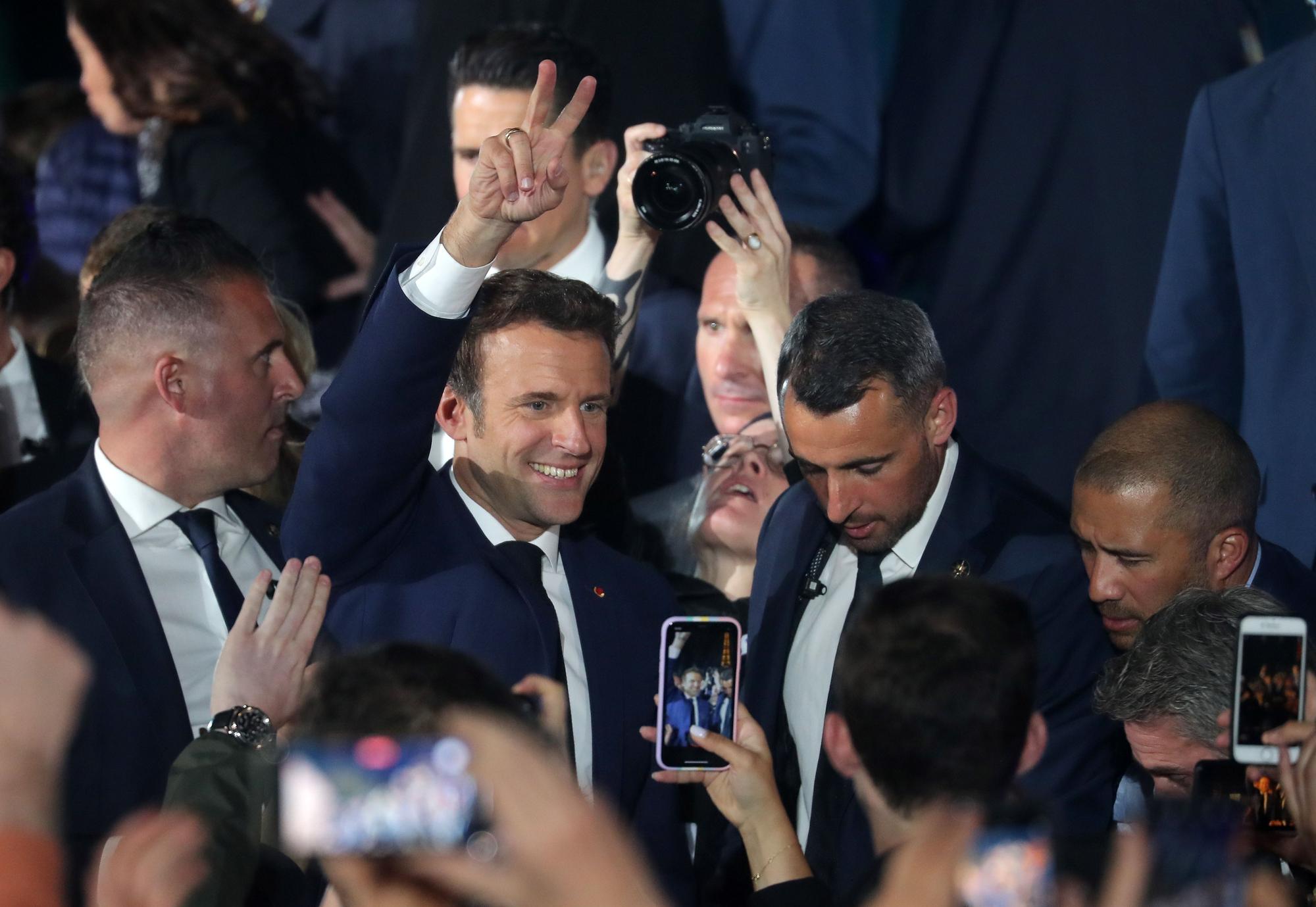 Emmanuel Macron celebra su reelección como presidente de Francia.