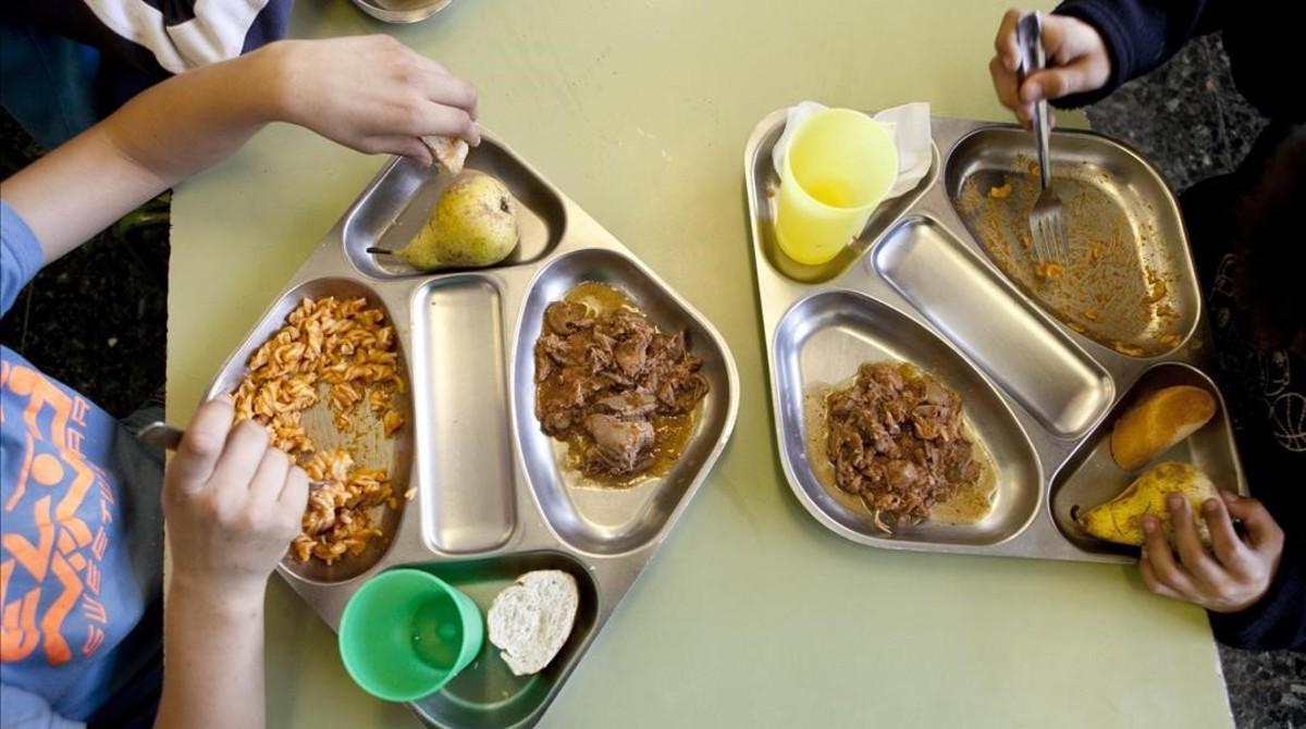 Menú de mediodía en una escuela de Barcelona. 