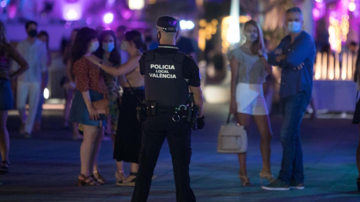 Toque de queda a los bares y el ocio nocturno en la ciudad de València: deberán cerrar a la 1.30h