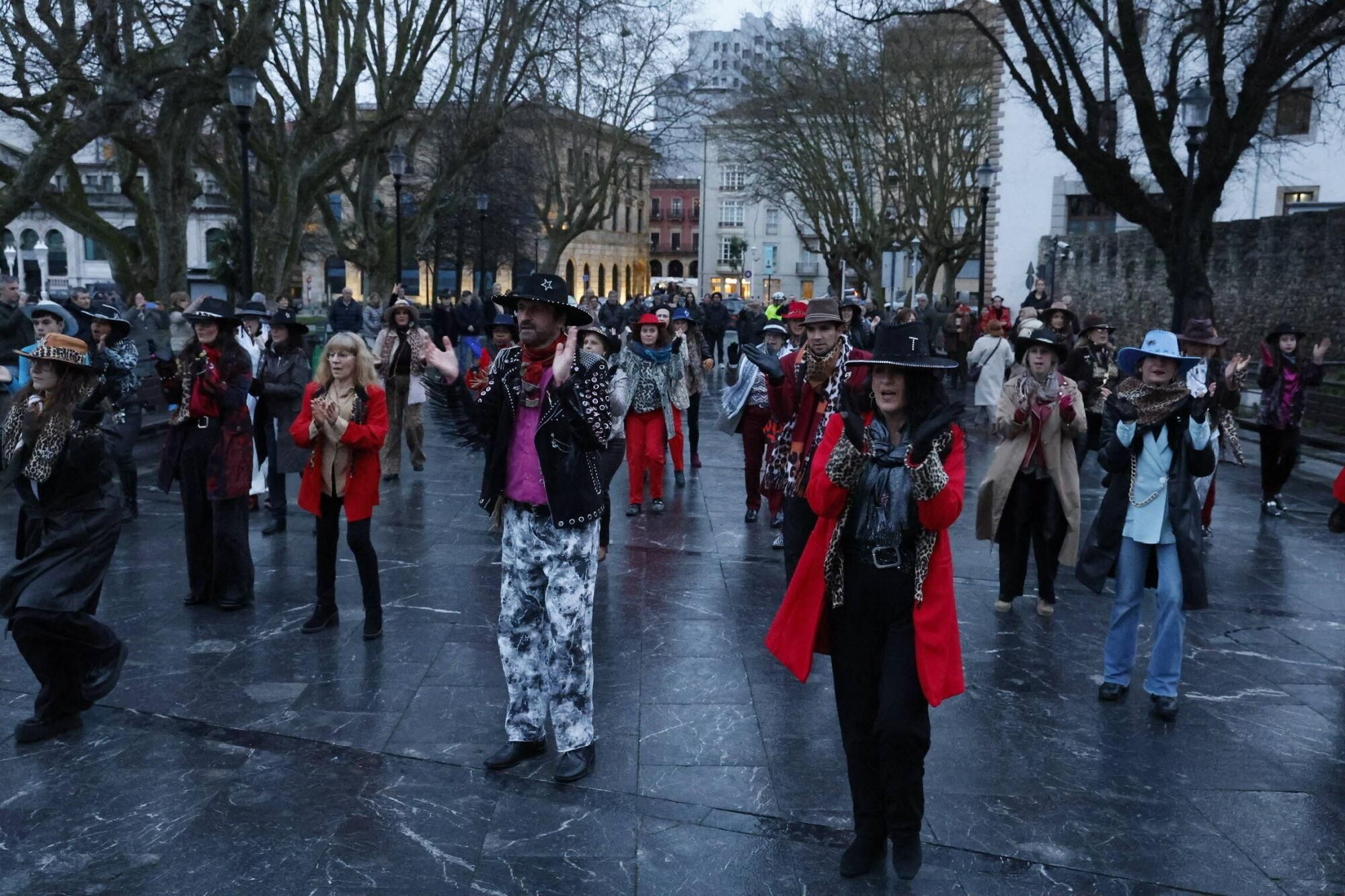 EN IMÁGENES: Flashmob en honor a Tino Casal en Gijón