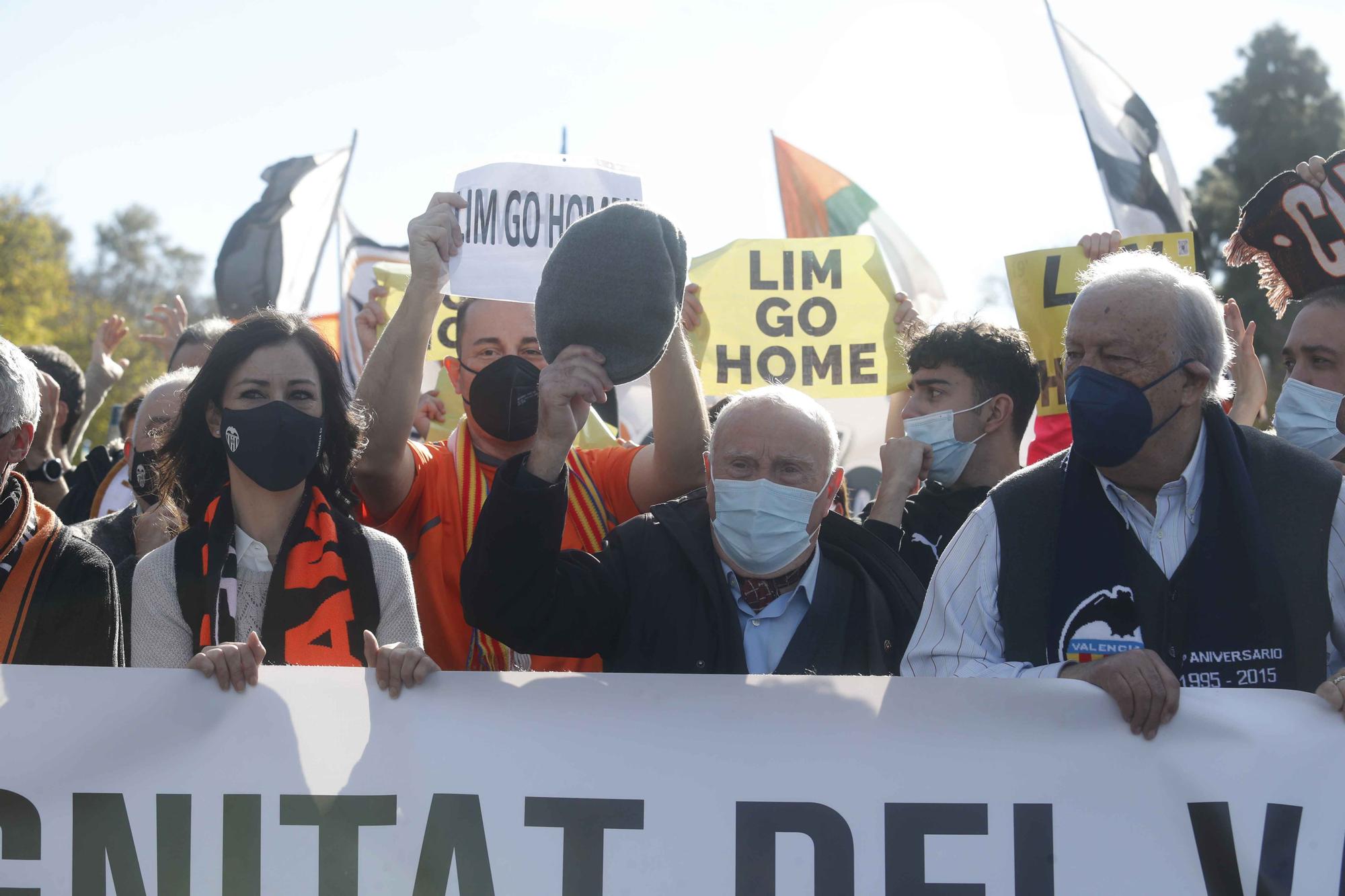 Manifestación contra Peter Lim