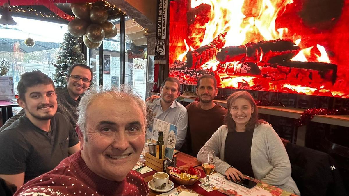 Bennàsar y sus exdoctorandos en su reunión de estas Navidades en Mallorca.