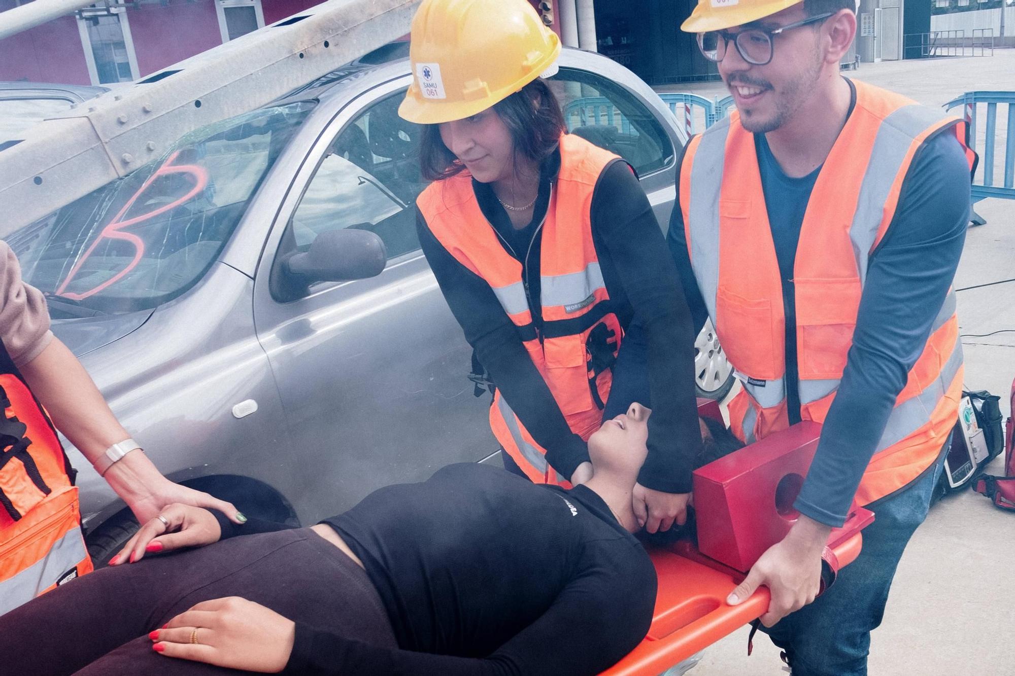Las futuras enfermeras de Mallorca aprenden a actuar ante un accidente de tráfico con heridos